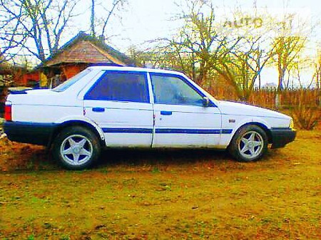Mazda 626 1986  випуску Луцьк з двигуном 2 л бензин седан механіка за 600 долл. 