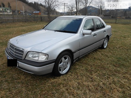Mercedes-Benz C клас 1995  випуску Івано-Франківськ з двигуном 1.8 л газ седан автомат за 6200 долл. 