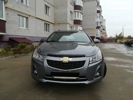 Chevrolet Cruze 2014  випуску Чернігів з двигуном 0 л газ універсал механіка за 11200 долл. 