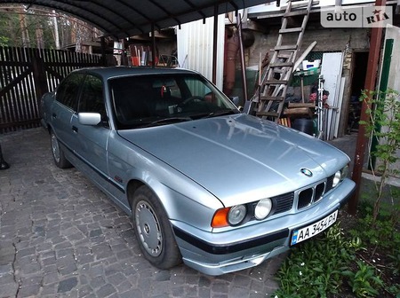 BMW 530 1989  випуску Київ з двигуном 3 л бензин  механіка за 4000 долл. 