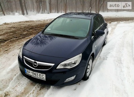 Opel Astra 2011  выпуска Киев с двигателем 1.3 л дизель хэтчбек механика за 7990 долл. 