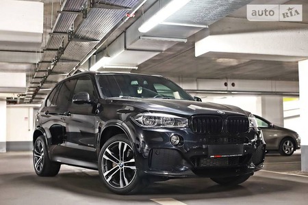 BMW X5 2017  випуску Київ з двигуном 3 л бензин  автомат за 64700 долл. 