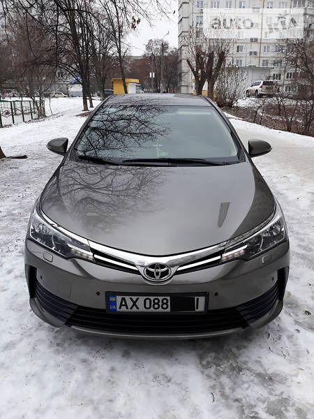 Toyota Corolla 2016  випуску Харків з двигуном 0 л бензин седан механіка за 14300 долл. 