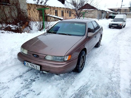 Ford Taurus 1992  випуску Харків з двигуном 3 л газ седан механіка за 2500 долл. 