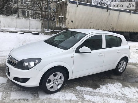 Opel Astra 2012  випуску Рівне з двигуном 0 л бензин хэтчбек автомат за 8200 долл. 