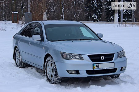 Hyundai Sonata 2007  випуску Донецьк з двигуном 0 л бензин седан механіка за 7500 долл. 