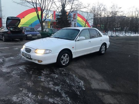 Hyundai Sonata 1997  випуску Київ з двигуном 2 л бензин седан механіка за 2950 долл. 