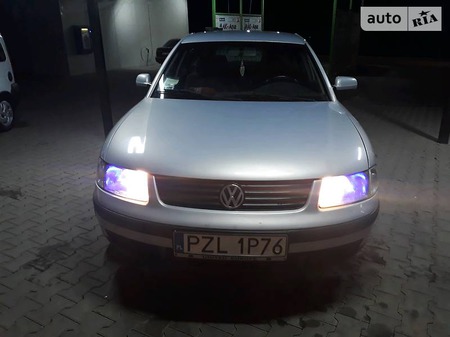 Volkswagen Passat 1999  випуску Чернівці з двигуном 1.9 л дизель седан механіка за 1500 долл. 