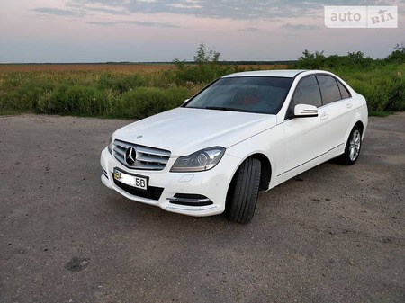 Mercedes-Benz C 180 2012  випуску Кропивницький з двигуном 1.6 л бензин седан автомат за 20350 долл. 