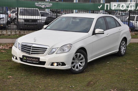 Mercedes-Benz E 200 2011  випуску Миколаїв з двигуном 1.8 л газ седан автомат за 19500 долл. 