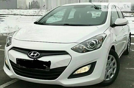 Hyundai i30 2012  випуску Ужгород з двигуном 1.4 л бензин хэтчбек механіка за 9999 долл. 