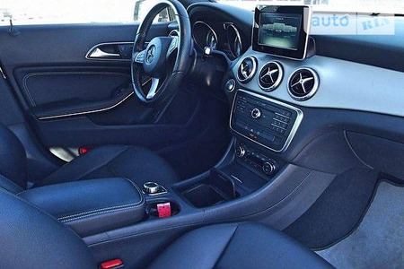 Mercedes-Benz CLA 250 2015  випуску Львів з двигуном 2 л бензин седан автомат за 18600 долл. 
