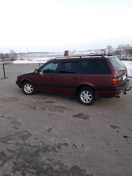 Volkswagen Passat 1993  выпуска Луцк с двигателем 1.8 л бензин универсал механика за 3200 долл. 