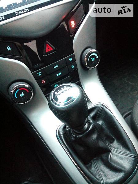 Chevrolet Cruze 2011  випуску Полтава з двигуном 1.8 л бензин седан механіка за 10200 долл. 