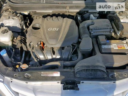 Hyundai Sonata 2012  випуску Харків з двигуном 2.4 л бензин седан автомат за 2500 долл. 