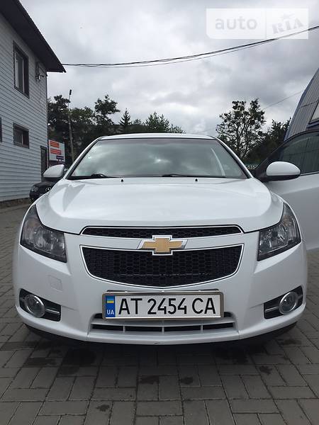 Chevrolet Cruze 2011  випуску Івано-Франківськ з двигуном 1.8 л газ седан автомат за 9900 долл. 