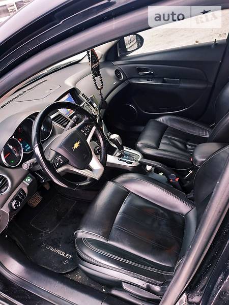 Chevrolet Cruze 2012  випуску Чернігів з двигуном 1.8 л газ седан автомат за 10500 долл. 