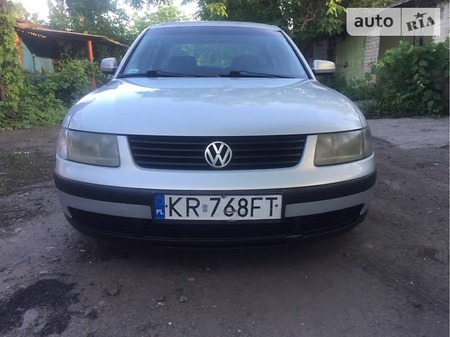 Volkswagen Passat 1998  випуску Дніпро з двигуном 1.9 л дизель седан механіка за 1500 долл. 