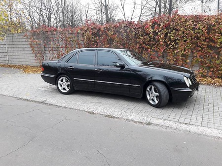 Mercedes-Benz E 430 2000  випуску Донецьк з двигуном 4.3 л бензин седан автомат за 6000 долл. 