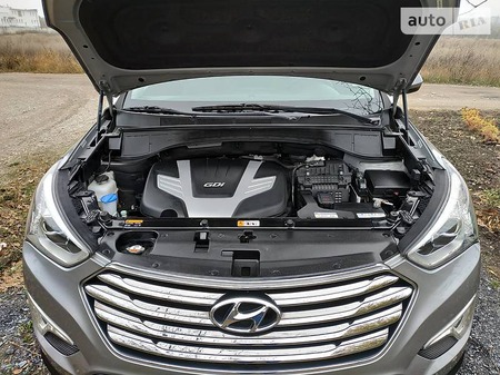 Hyundai Grand Santa Fe 2014  випуску Луганськ з двигуном 3.3 л бензин позашляховик автомат за 15500 долл. 