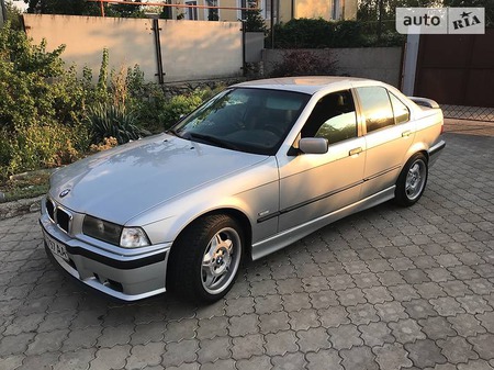 BMW 323 1997  випуску Дніпро з двигуном 2.5 л бензин седан механіка за 6800 долл. 