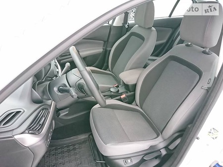 Fiat Tipo 2016  випуску Дніпро з двигуном 0 л бензин седан автомат за 12200 долл. 