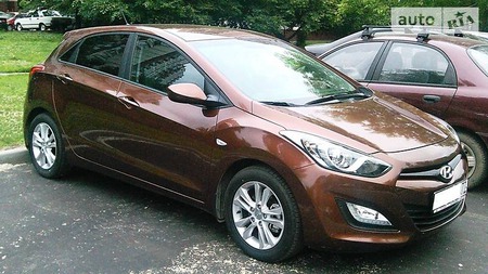 Hyundai i30 2013  випуску Рівне з двигуном 1.4 л бензин хэтчбек механіка за 9400 долл. 