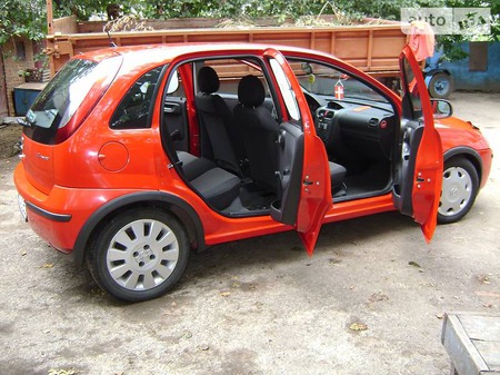 Opel Corsa 2004  випуску Луцьк з двигуном 1 л бензин хэтчбек механіка за 3650 долл. 
