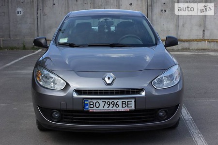 Renault Fluence 2010  випуску Тернопіль з двигуном 1.6 л газ седан механіка за 8900 долл. 
