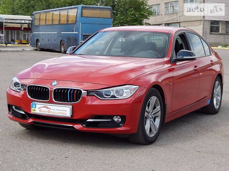 BMW 320 2013  випуску Миколаїв з двигуном 2 л бензин седан автомат за 27999 долл. 