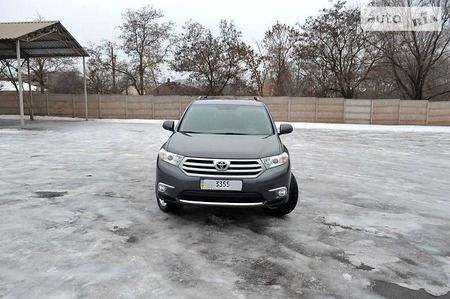 Toyota Highlander 2011  выпуска Днепропетровск с двигателем 3.5 л бензин внедорожник автомат за 23999 долл. 