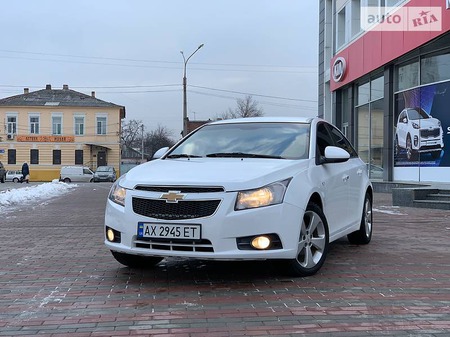 Chevrolet Cruze 2011  випуску Харків з двигуном 1.8 л газ седан автомат за 8999 долл. 