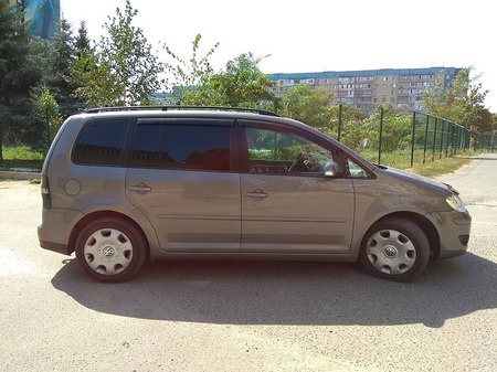 Volkswagen Touran 2008  випуску Дніпро з двигуном 2 л дизель мінівен автомат за 11000 долл. 