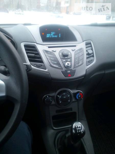 Ford Fiesta 2013  выпуска Черкассы с двигателем 1 л бензин хэтчбек механика за 6400 долл. 