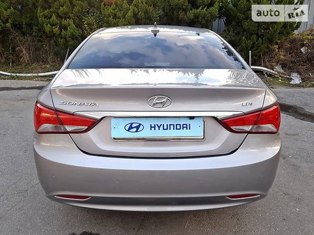 Hyundai Sonata 2015  випуску Вінниця з двигуном 2 л газ седан автомат за 14000 долл. 