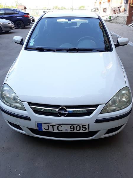 Opel Corsa 2005  випуску Рівне з двигуном 1 л бензин хэтчбек механіка за 4000 долл. 