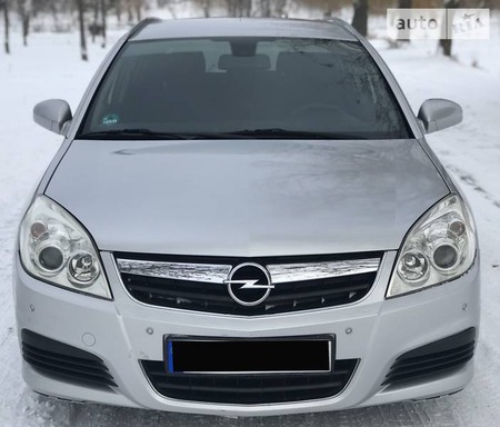 Opel Signum 2007  випуску Рівне з двигуном 0 л дизель хэтчбек механіка за 7700 долл. 