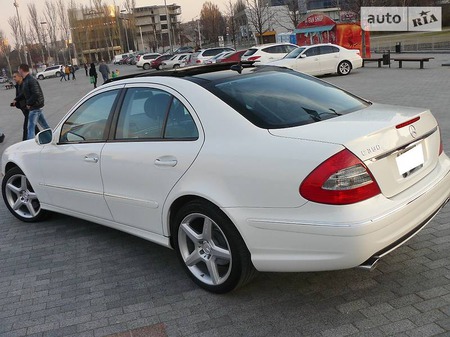 Mercedes-Benz E клас 2007  випуску Донецьк з двигуном 3.5 л бензин седан автомат за 12000 долл. 