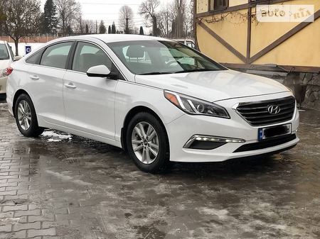 Hyundai Sonata 2015  випуску Хмельницький з двигуном 0 л бензин седан автомат за 13500 долл. 