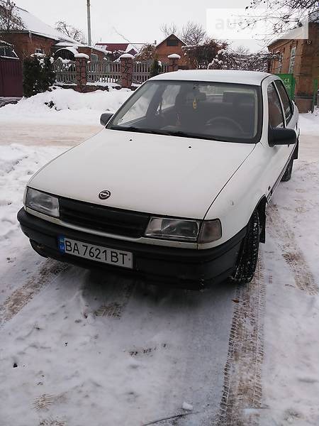 Opel Vectra 1992  випуску Кропивницький з двигуном 0 л газ седан механіка за 2300 долл. 