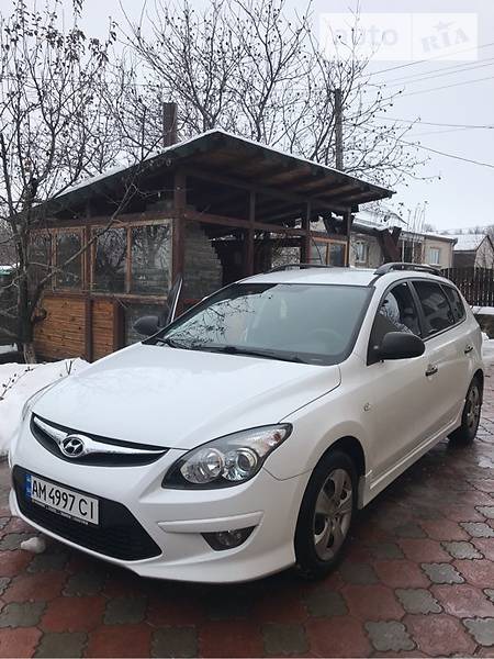 Hyundai i30 2011  випуску Житомир з двигуном 1.4 л бензин універсал механіка за 6500 євро 