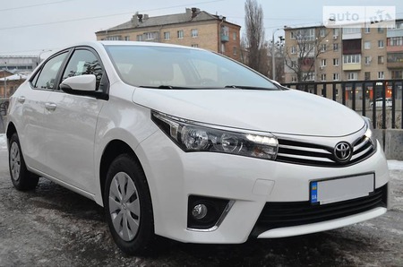 Toyota Corolla 2014  випуску Харків з двигуном 0 л бензин седан механіка за 12500 долл. 