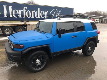 Toyota FJ Cruiser 2007  випуску Чернівці з двигуном 4 л газ позашляховик автомат за 24500 долл. 