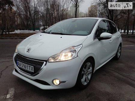 Peugeot 208 2013  випуску Київ з двигуном 1.6 л бензин хэтчбек автомат за 9499 долл. 