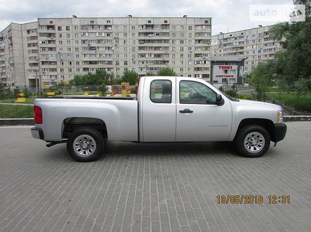 Chevrolet Silverado 2010  випуску Харків з двигуном 4.3 л бензин пікап автомат за 13500 долл. 