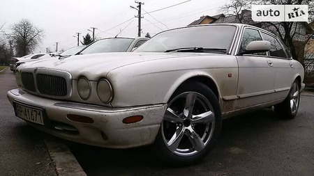 Jaguar Sovereign 1998  випуску Чернівці з двигуном 3.2 л газ седан автомат за 2500 долл. 