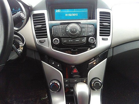 Chevrolet Cruze 2014  випуску Донецьк з двигуном 1 л бензин седан автомат за 9700 долл. 