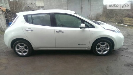 Nissan Leaf 2011  випуску Рівне з двигуном 0 л електро хэтчбек автомат за 9499 долл. 