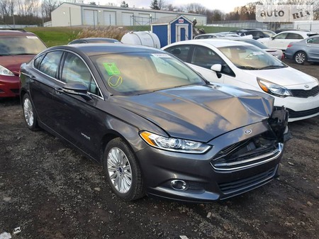 Ford Fusion 2015  випуску Дніпро з двигуном 2 л гібрид седан автомат за 15990 долл. 