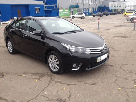 Toyota Corolla 2014  випуску Харків з двигуном 1.6 л бензин седан автомат за 15900 долл. 